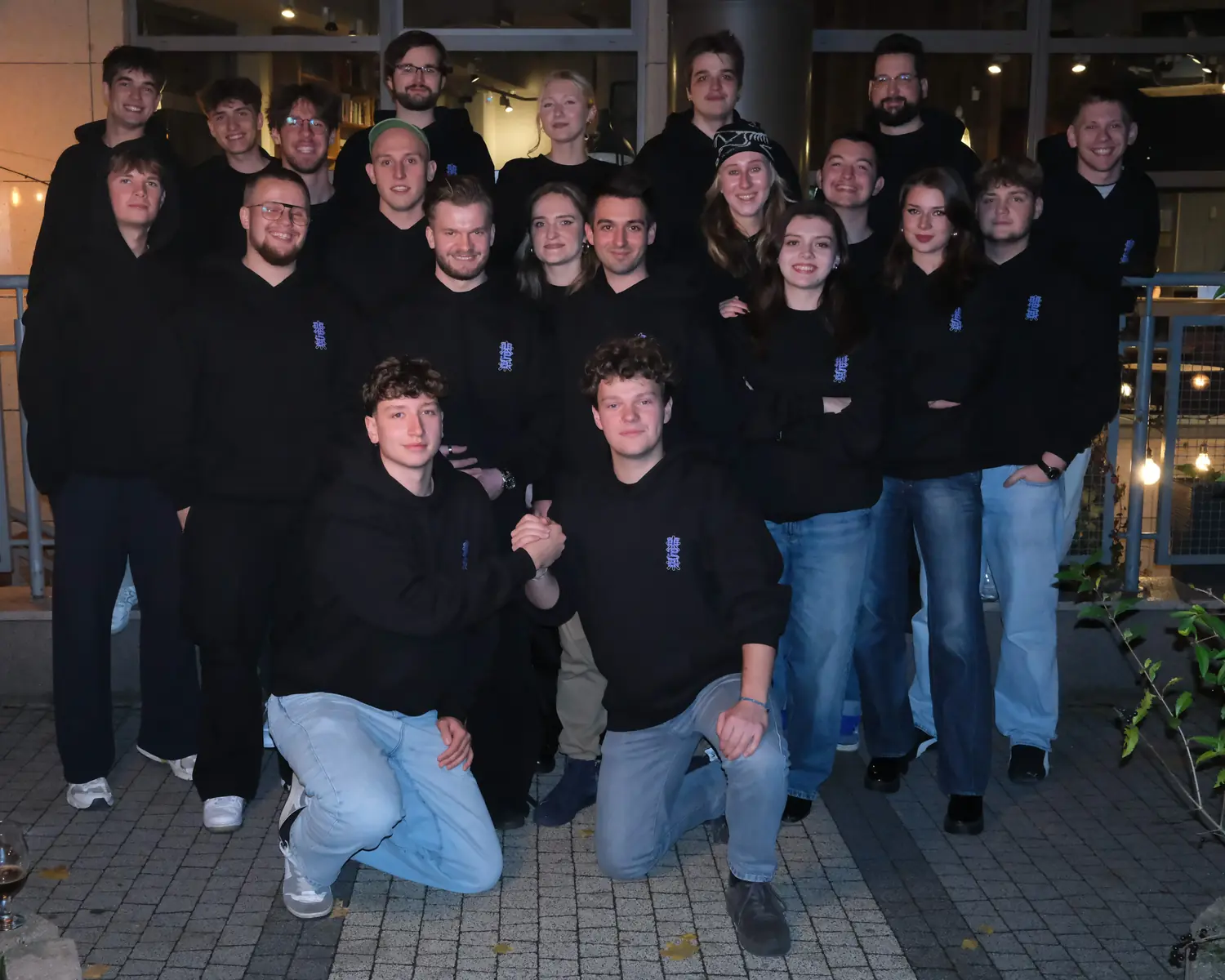 Zespół Samorządu Studenckiego PJATK w bluzach MIRAI
